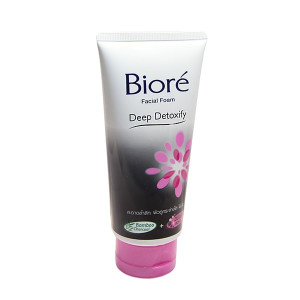 Facial Foam Deep Detoxify Double scrub (Biore) - 100g.